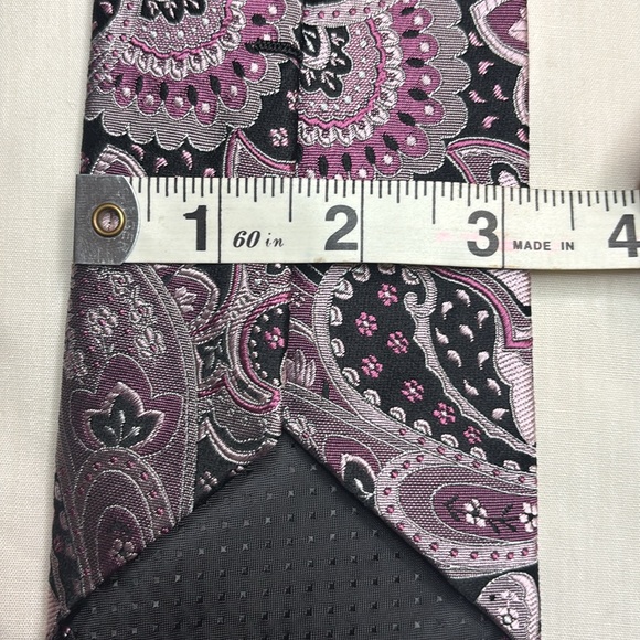 Geoffrey Beene Hand Made Silk Tie - Picture 2 of 5